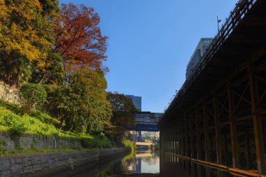 27 Kasım 2023 Ochanomizu Köprüsü 'nden Kanda Nehri manzarası,