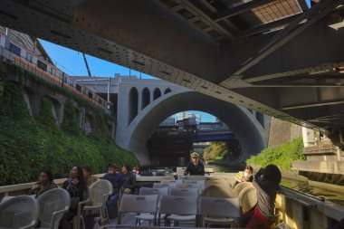 27 Kasım 2023 Tokyo, Japonya 'daki Ochanomizu Köprüsü Chiyoda