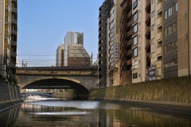 Kandagawa Nehri, Mansei Köprüsü ile birlikte, 27 Kasım 2023