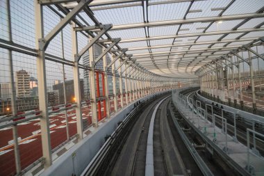 Tasarım arka planı için hareket ışığının tek raylı sistemi, Tokyo, Japonya. 27 Kasım 2023