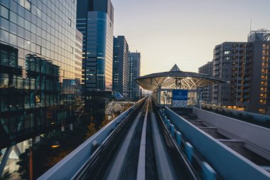 27 Kasım 2023 Tokyo Futuristik Vahası Japonya Körfezi kıyısında.