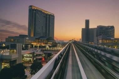 27 Kasım 2023 High Rise Binaları. Tokyo 'da Yeni Ulaşım Yurikamome