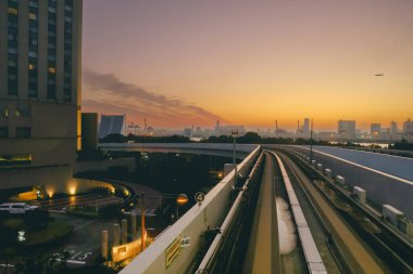 27 Kasım 2023 High Rise Binaları. Tokyo 'da Yeni Ulaşım Yurikamome