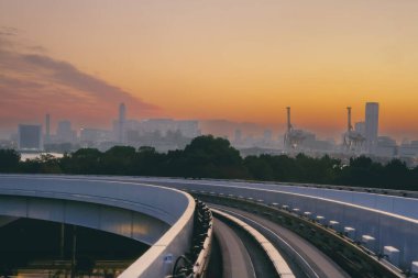 27 Kasım 2023 Tokyo Futuristik Vahası Japonya Körfezi kıyısında.