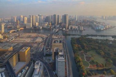 27 Kasım 2023 'te Iconic Skyline ve gökdelenli şehir manzarası
