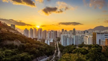 14 Ocak 2024 Hong Kong 'da kalabalık dar apartmanlar,