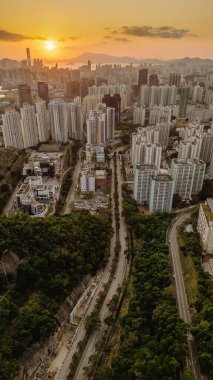 14 Ocak 2024 Hong Kong 'da kalabalık dar apartmanlar,