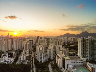 14 Ocak 2024 Hong Kong 'da kalabalık dar apartmanlar,