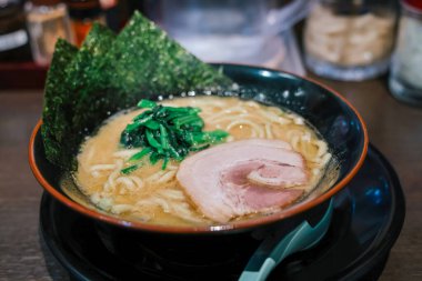 Lezzetli aromatik bir kase leziz yemek ve refah..