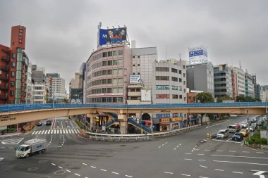 Alışveriş merkezinin üst düzey mağazaları..