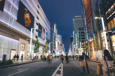 Neon İşaretli Alışveriş Sokakları, Ginza Bulvarları 26 Kasım 2023
