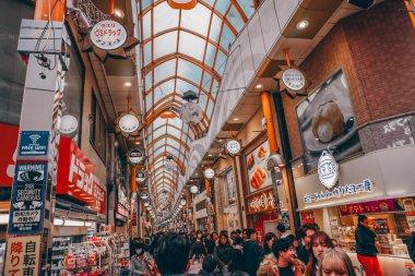 Nakano sokağı 26 Kasım 2023 'te insan, müşteri ve turistlerle doluydu.