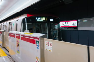 26 Kasım 2023 Tokyo metro sistemlerinde bir metro treni.