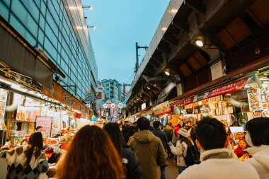 26 Kasım 2023 Nihonbashi Sahnesi, Chuo, Tokyo iş bölgesi.