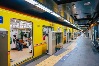 Platform kapıları açık. 26 Kasım 2023