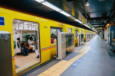 Platform kapıları açık. 26 Kasım 2023