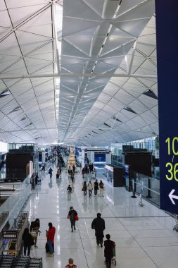 Havaalanının çıkış kapıları ve salonları, Hong Kong 25 Kasım 2023
