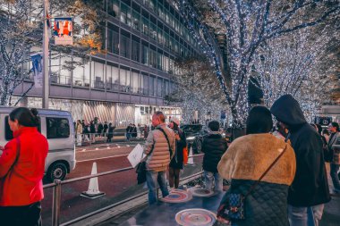 Japon Tokyo Roppongi, Aydınlanmış Noel yaklaşıyor 25 Kasım 2023