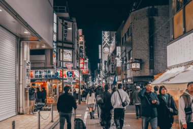 Ueno, Meşgul Şehir Sokağı 25 Kasım 2023 'te kalabalık bir kalabalıkla