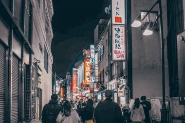 Ueno, Meşgul Şehir Sokağı 25 Kasım 2023 'te kalabalık bir kalabalıkla