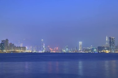 Victoria Limanı üzerinde Hong Kong Panoraması 