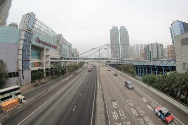 Hong Kong - 7 Mart 2015: Gündüz vakti Honk Kong şehrinde uzun apartmanlar