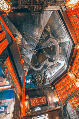 9 Şubat 2024 Lin Fa Kung Tapınağının tavanı Hong Kong 'da