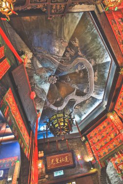 9 Şubat 2024 Lin Fa Kung Tapınağının tavanı Hong Kong 'da