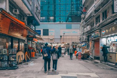 9 Şubat 2024, Hong Kong adasındaki Causeway Körfezi 'nin çok kalabalık alışveriş bölgesi.