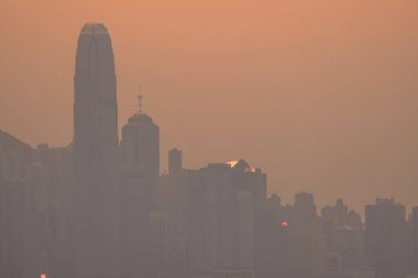 Hong Kong şehrinin günbatımı 10 Şubat 2024
