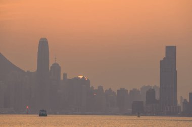 Hong Kong şehrinin günbatımı 10 Şubat 2024