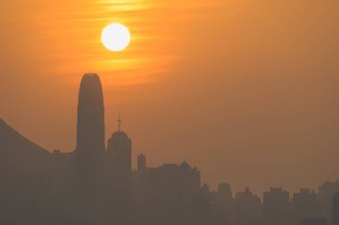 Hong Kong şehrinin günbatımı 10 Şubat 2024