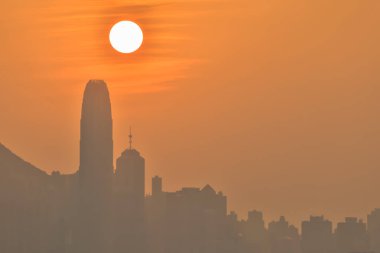 Hong Kong şehrinin günbatımı 10 Şubat 2024