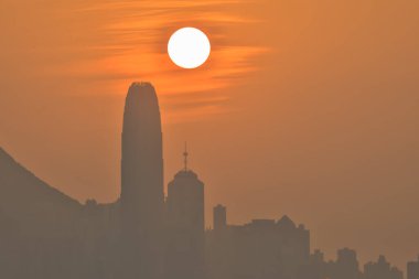 Hong Kong şehrinin günbatımı 10 Şubat 2024