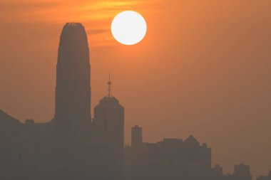 Hong Kong şehrinin günbatımı 10 Şubat 2024