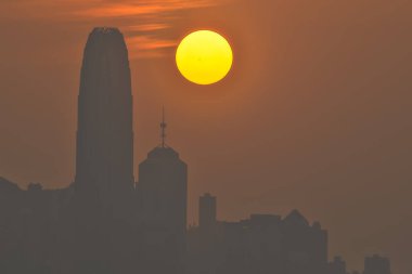 Hong Kong şehrinin günbatımı 10 Şubat 2024