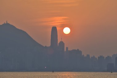 Hong Kong şehrinin günbatımı 10 Şubat 2024