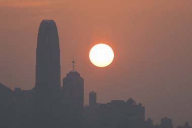 Hong Kong şehrinin günbatımı 10 Şubat 2024