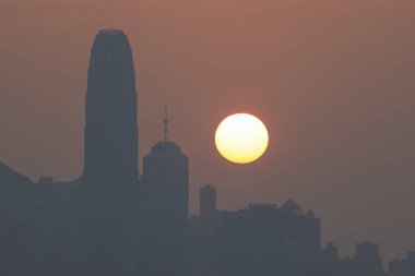 Hong Kong şehrinin günbatımı 10 Şubat 2024