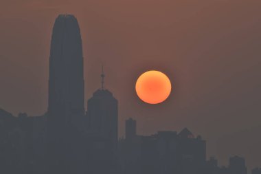 Hong Kong şehrinin günbatımı 10 Şubat 2024