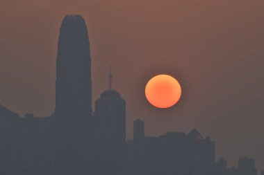 Hong Kong şehrinin günbatımı 10 Şubat 2024