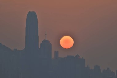 Hong Kong şehrinin günbatımı 10 Şubat 2024
