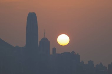 Hong Kong şehrinin günbatımı 10 Şubat 2024