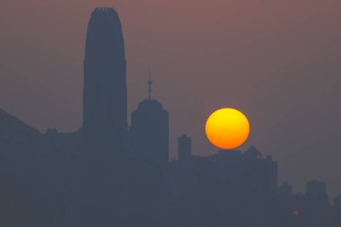 Hong Kong şehrinin günbatımı 10 Şubat 2024
