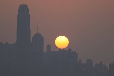 Hong Kong şehrinin günbatımı 10 Şubat 2024