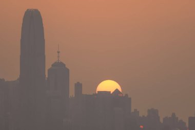 Hong Kong şehrinin günbatımı 10 Şubat 2024