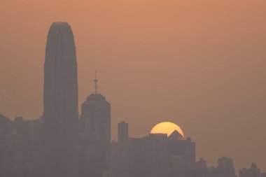 Hong Kong şehrinin günbatımı 10 Şubat 2024