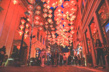 23 Şubat 2024 Wan Chai Lee Tung Caddesi 'nde hafif dekorasyon kutlaması.