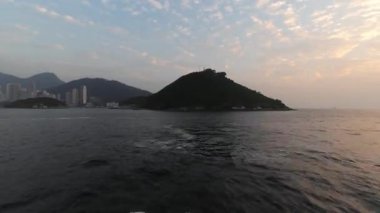 Hong Kong 25 Ocak 2024: Hong Kong 'un dış limanı HK Limanı 