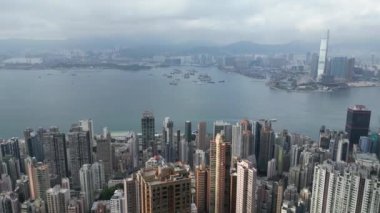 Hong Kong - 23 Mart 2024: Sai Wan ve Mid Levels binaları  